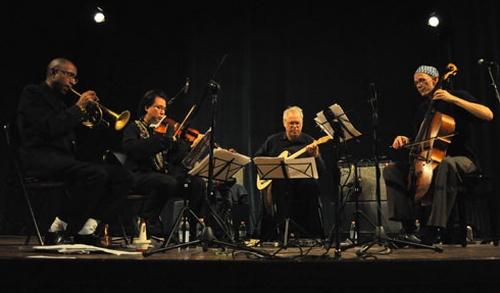 Bill Frisell e il suo quartetto a Padova (foto Luca Vitali) Bill Frisell e il suo quartetto a Padova (foto Luca Vitali)