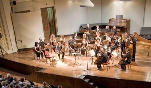 l'Orchestra Filarmonica di Torino (foto Edoardo Piva) l'Orchestra Filarmonica di Torino (foto Edoardo Piva)