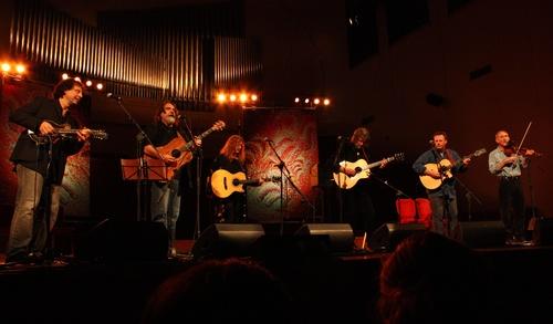 Mike Marshall, Darrell Scott, Patty Larkin, Beppe Gambetta, Tony McManus e Bruce Molsky (foto v.b.)