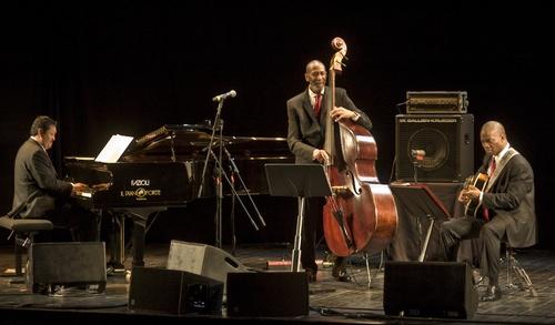 Ron Carter e il suo trio (foto Marina Mozzato) Ron Carter e il suo trio (foto Marina Mozzato)