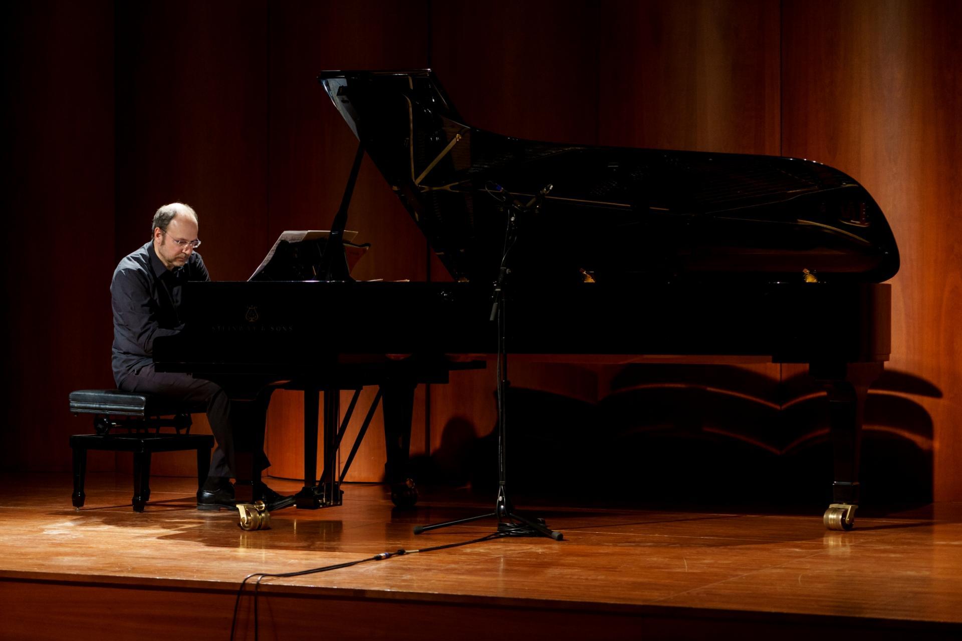 Andrea Rebaudengo - Rassegna Traiettorie (foto Davide Bona) Andrea Rebaudengo - Rassegna Traiettorie (foto Davide Bona)