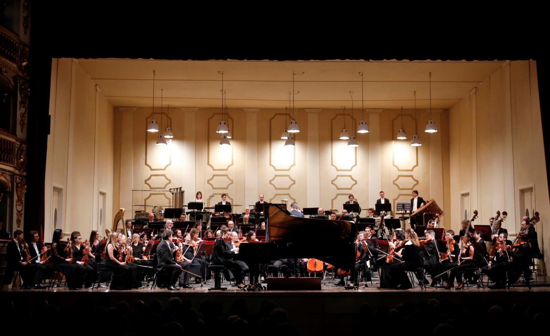 Yulianna Avdeeva, Juraj Valčuha, Orchestra Sinfonica Nazionale della Rai (foto Mirella Verile) Yulianna Avdeeva, Juraj Valčuha, Orchestra Sinfonica Nazionale della Rai (foto Mirella Verile)