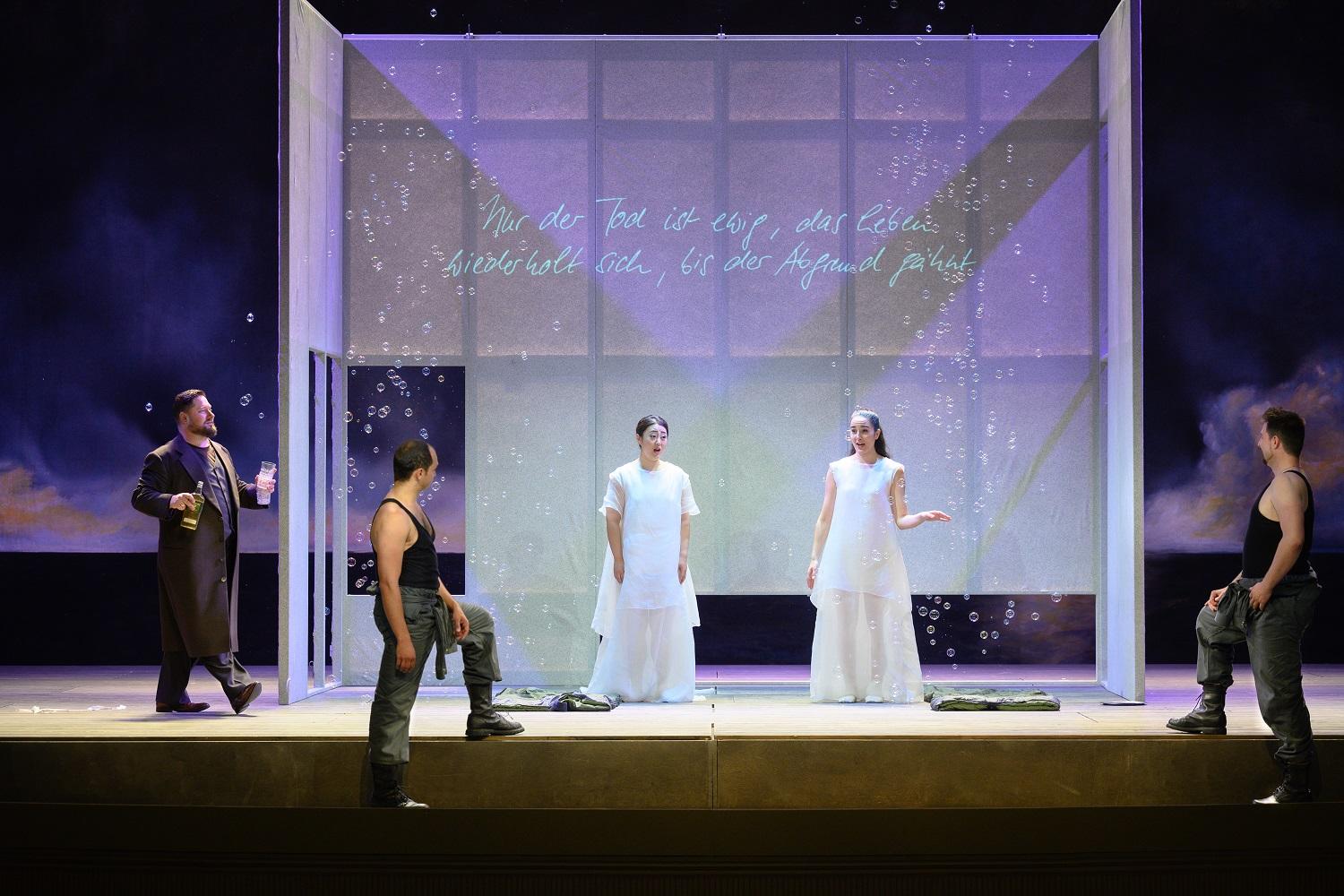 "Così fan tutte" (foto Maximilian Borchardt) "Così fan tutte" (foto Maximilian Borchardt)