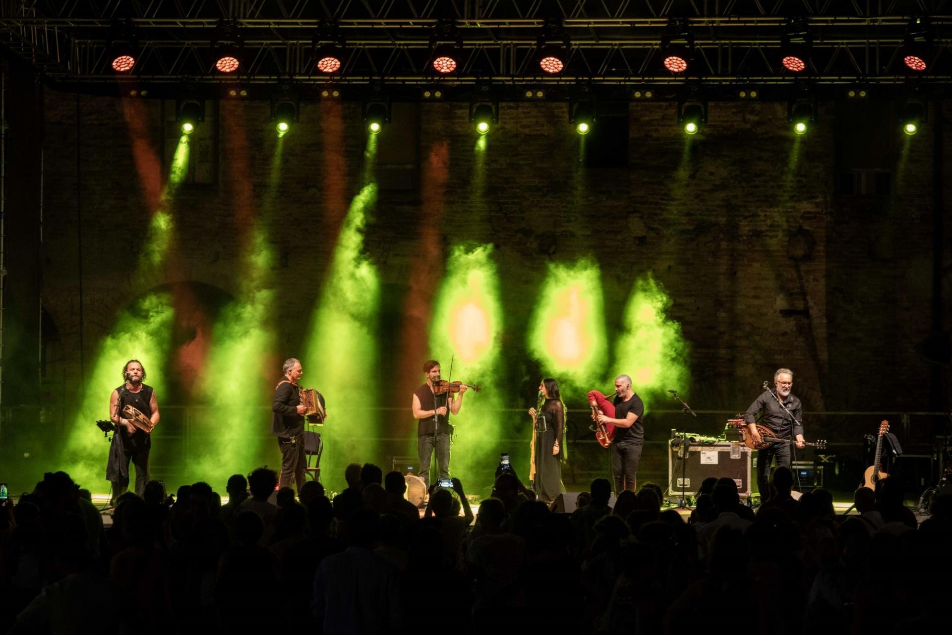 La lunga notte del Balfolk - Ravenna Festival (foto di Marco Borrelli) La lunga notte del Balfolk - Ravenna Festival (foto di Marco Borrelli)