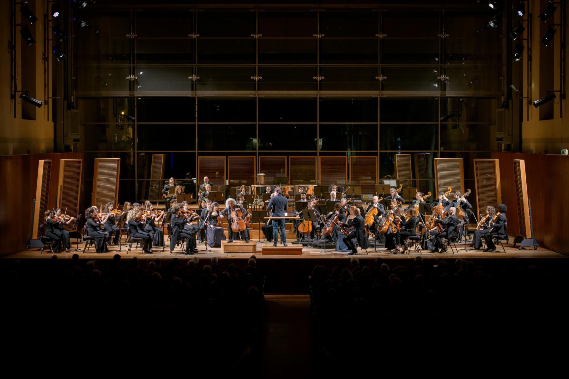 Mischa Maisky - Kristjan Järvi, Filarmonica Toscanini (foto Fabio Boschi) Mischa Maisky - Kristjan Järvi, Filarmonica Toscanini (foto Fabio Boschi)