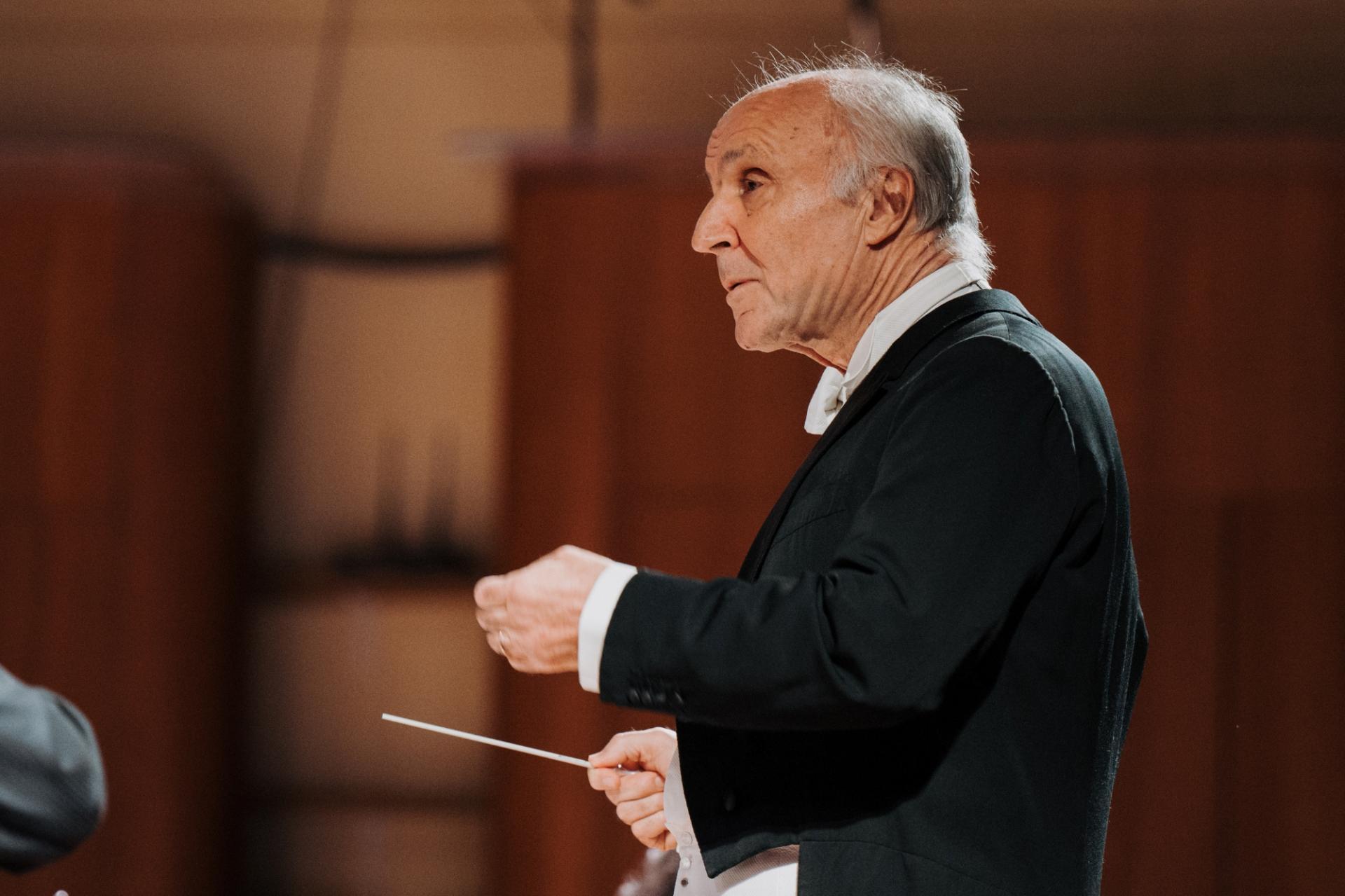 Oleg Caetani, Filarmonica Arturo Toscanini (foto Luca Pezzani) Oleg Caetani, Filarmonica Arturo Toscanini (foto Luca Pezzani)