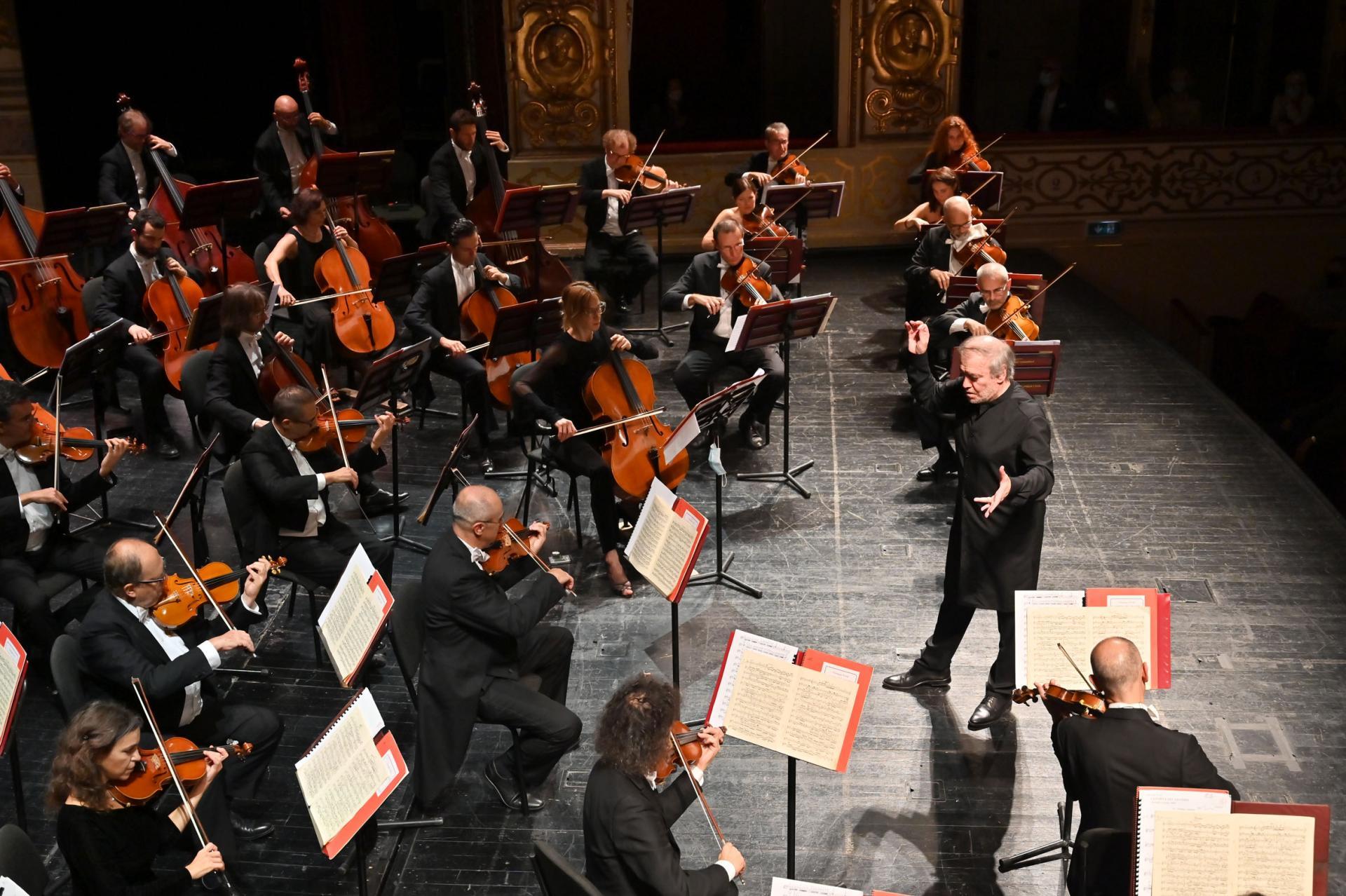 Valerij Gergiev e l'Orchestra del Teatro Comunale di Bologna (Foto Roberto Ricci)