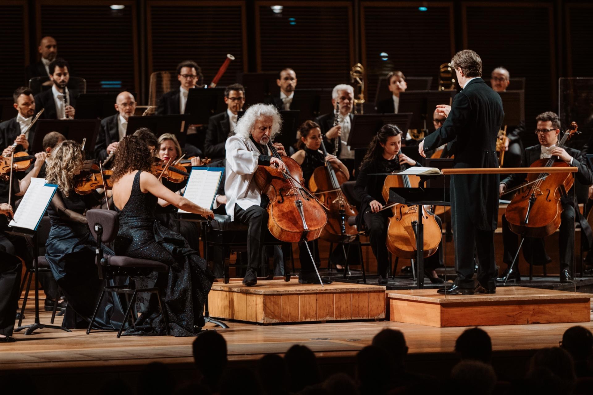 Roberto Abbado, Mischa Maisky, Filarmonica Arturo Toscanini (foto Luca Pezzani) Roberto Abbado, Mischa Maisky, Filarmonica Arturo Toscanini (foto Luca Pezzani)
