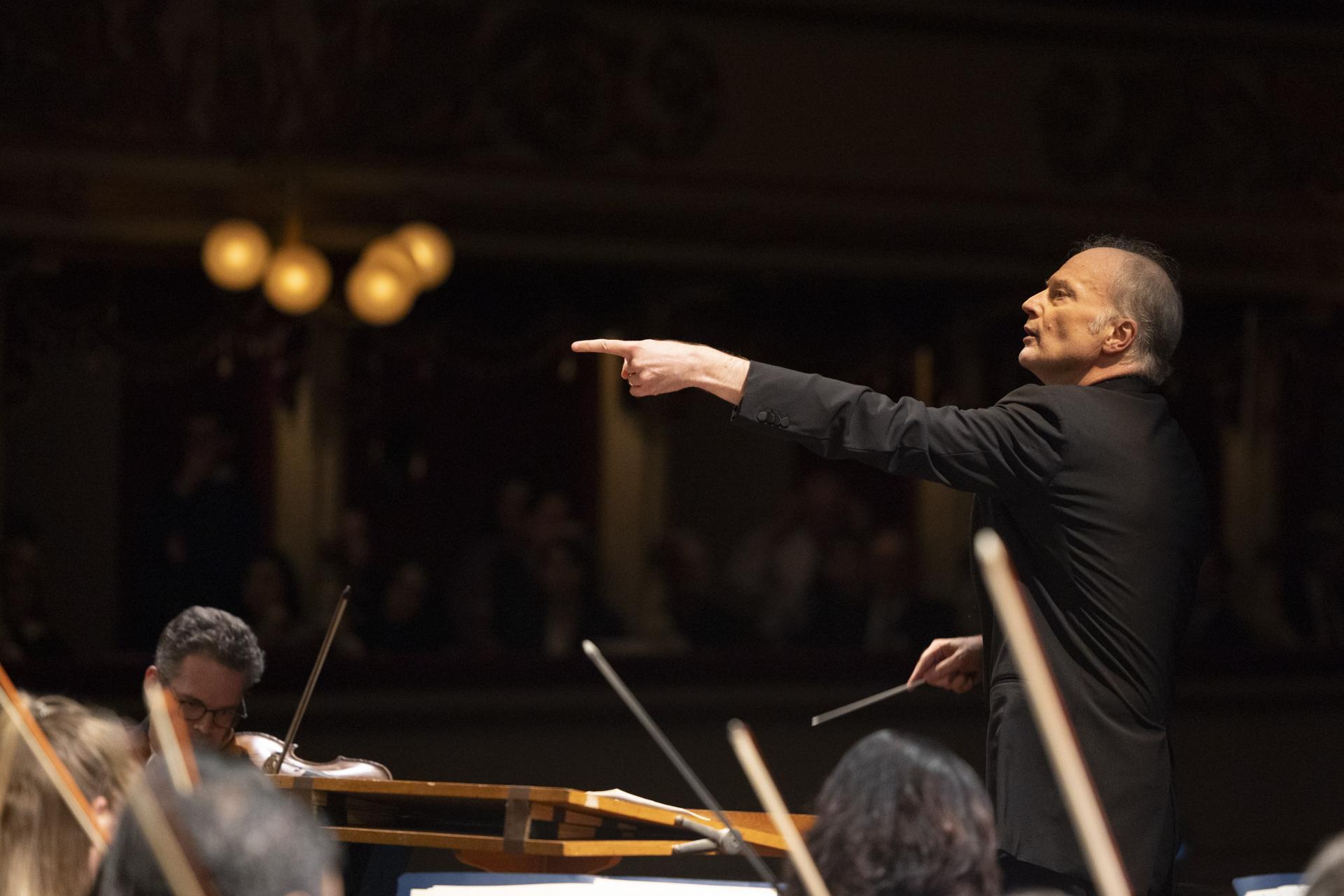 Gianandrea Noseda ( Foto Filarmonica della Scala Vito Lorusso)