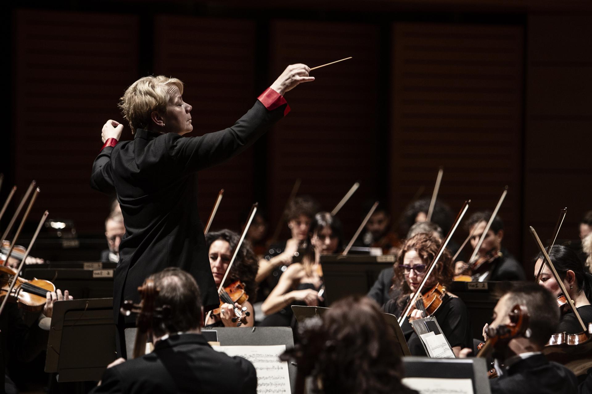 Marin Alsop e l'Orchestra del Teatro Regio di Torino Marin Alsop e l'Orchestra del Teatro Regio di Torino