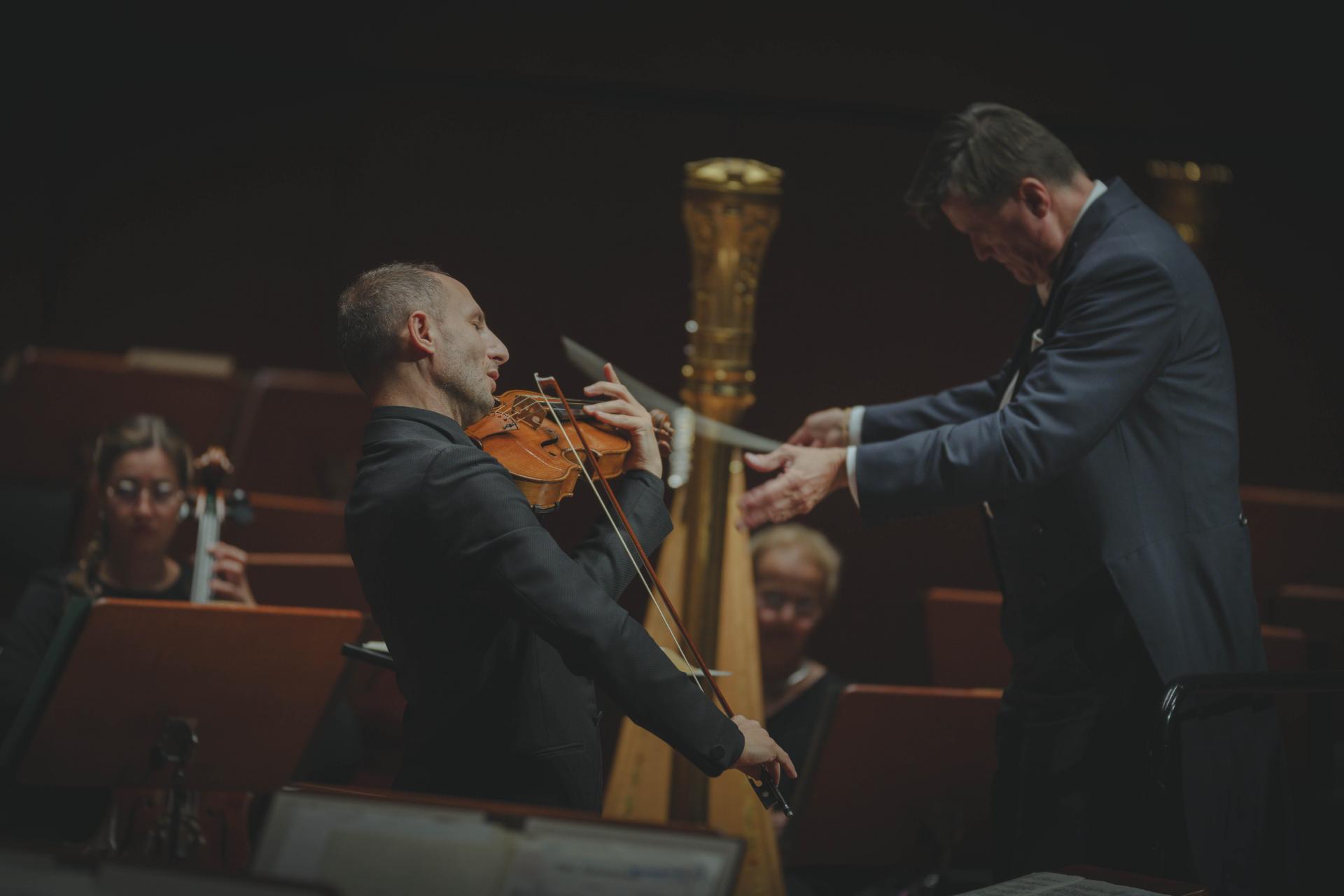 Staatskapelle di Dresda, Thielemann, Tamestit (Foto Jörg Simanowski – Markenfotografie) Staatskapelle di Dresda, Thielemann, Tamestit (Foto Jörg Simanowski – Markenfotografie)