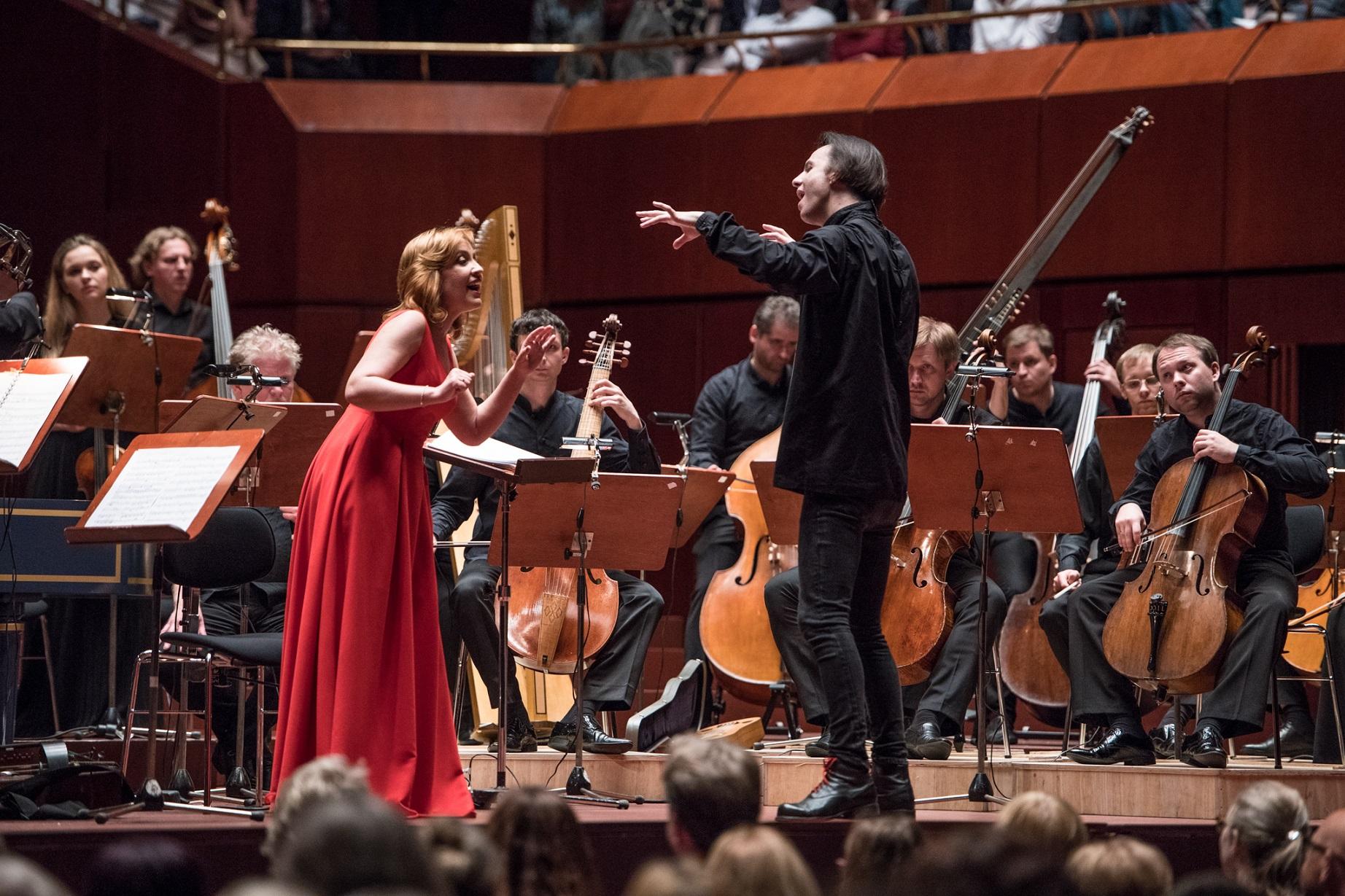 Teodor Currentzis e  Nadezhda Pavlova (Foto Tibor Pluto)