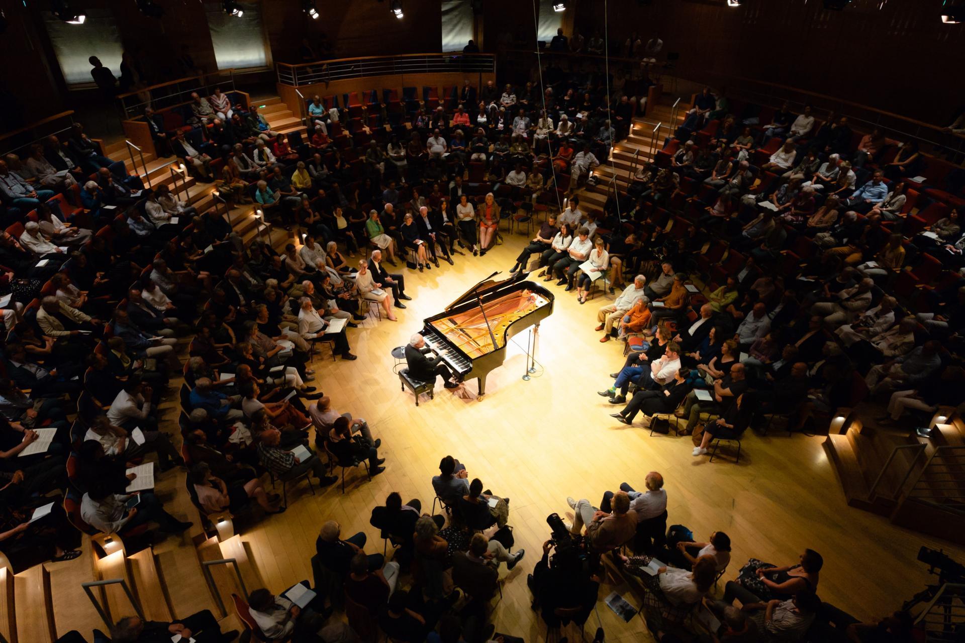 Andras Schiff (Foto Peter Adamik) Andras Schiff (Foto Peter Adamik)
