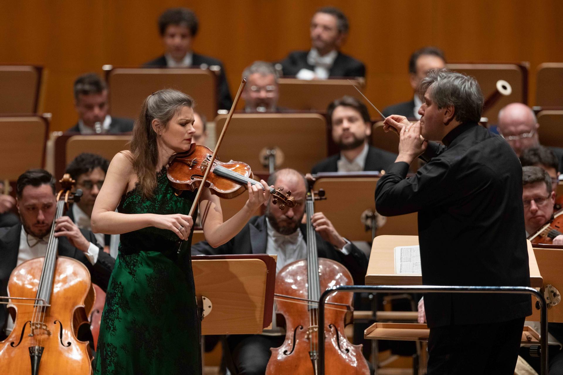 Janine Jansen e Antonio Pappano con l'Orchestra dell’Accademia di Santa Cecilia (Foto di Susanne Diesner) Janine Jansen e Antonio Pappano con l'Orchestra dell’Accademia di Santa Cecilia