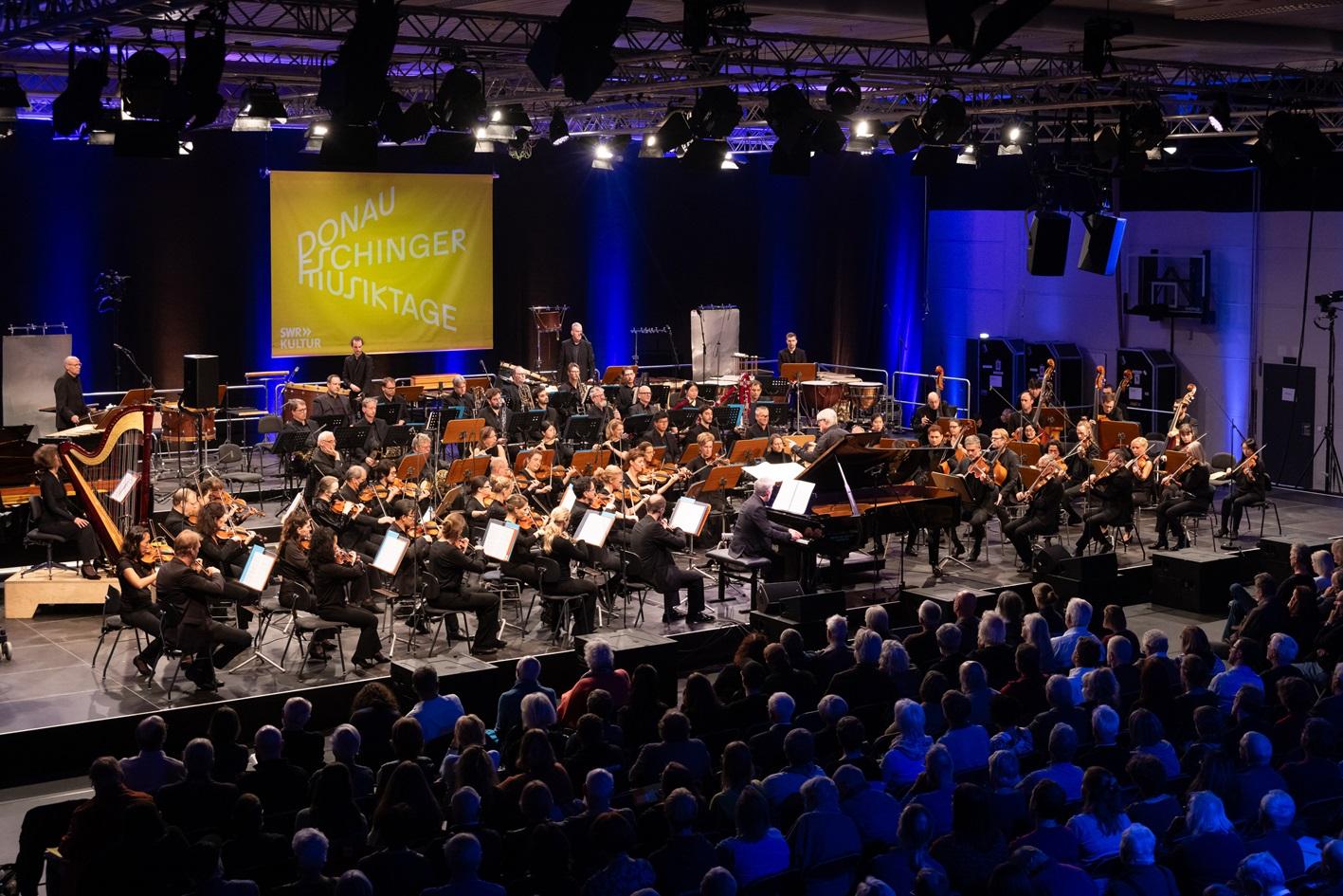 Un concerto alla Baarsporthalle Un concerto alla Baarsporthalle