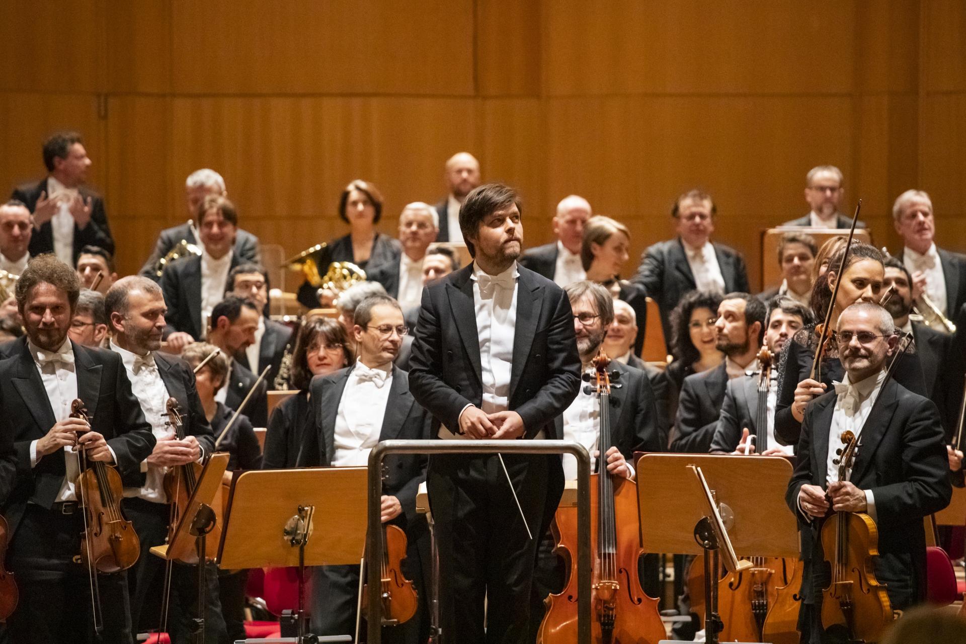 Juraj Valčuha, Orchestra del Teatro Comunale di Bologna (Foto Andrea Ranzi - StudioCasaluci)