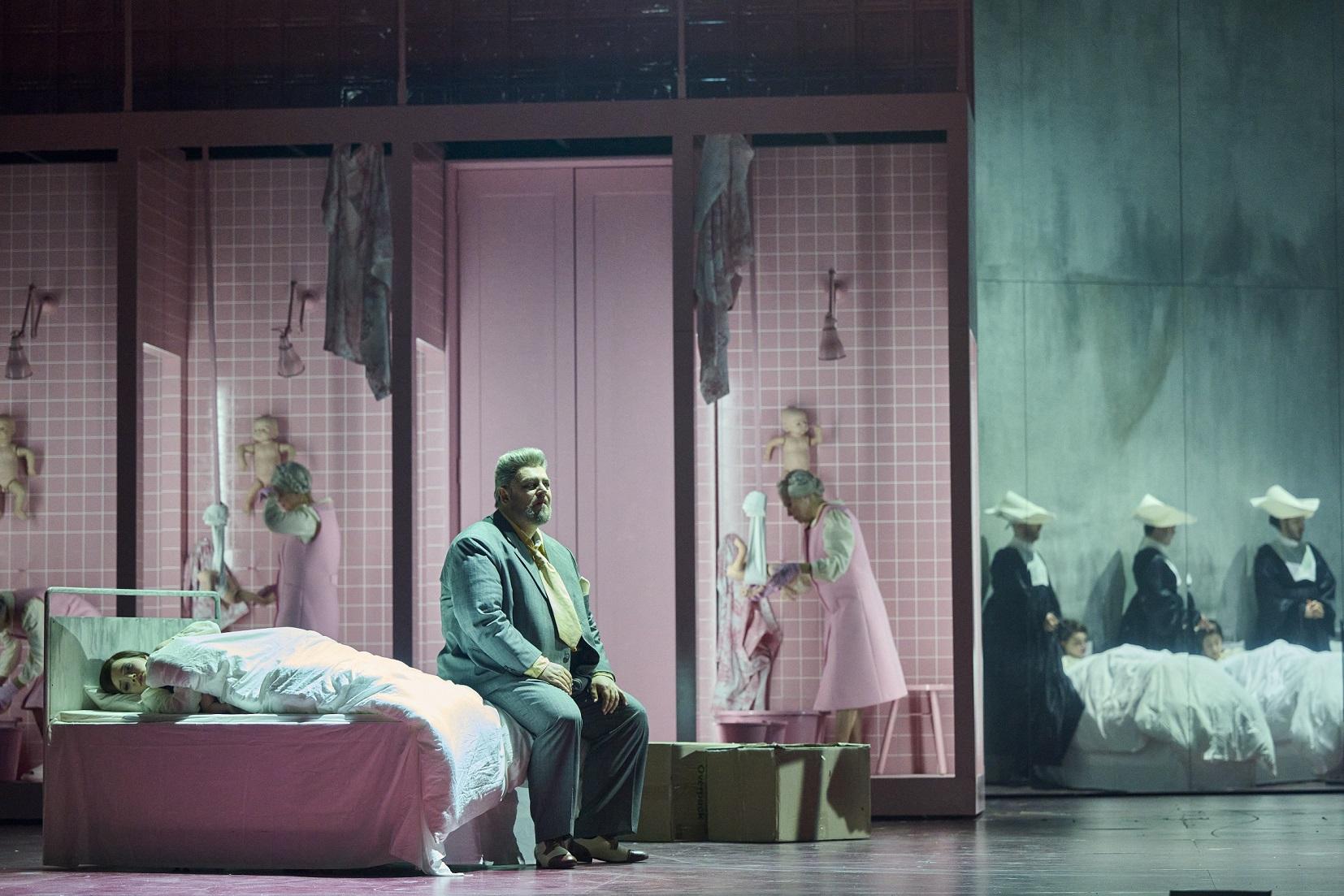 Die Frau ohne Schatten (Foto Martin Sigmund) Die Frau ohne Schatten (Foto Martin Sigmund)