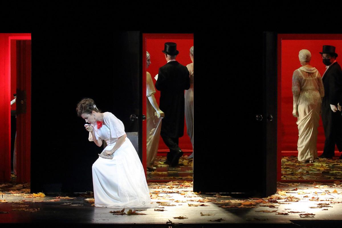 La traviata (Foto Wilfried Hoesl) La traviata (Foto Wilfried Hoesl)