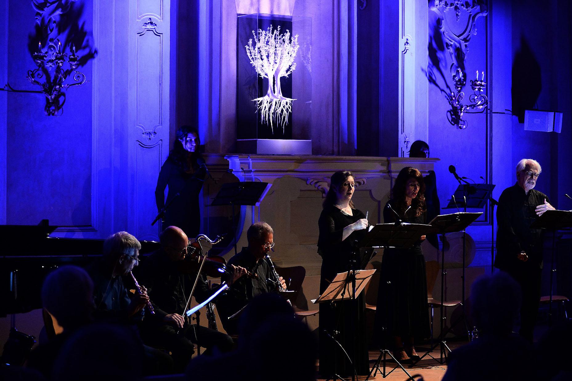 In alloro mutò il suo pianto – Il canto di Dafne sulle spoglie di Orfeo (Foto Roberto Serra) In alloro mutò il suo pianto – Il canto di Dafne sulle spoglie di Orfeo (Foto Roberto Serra)