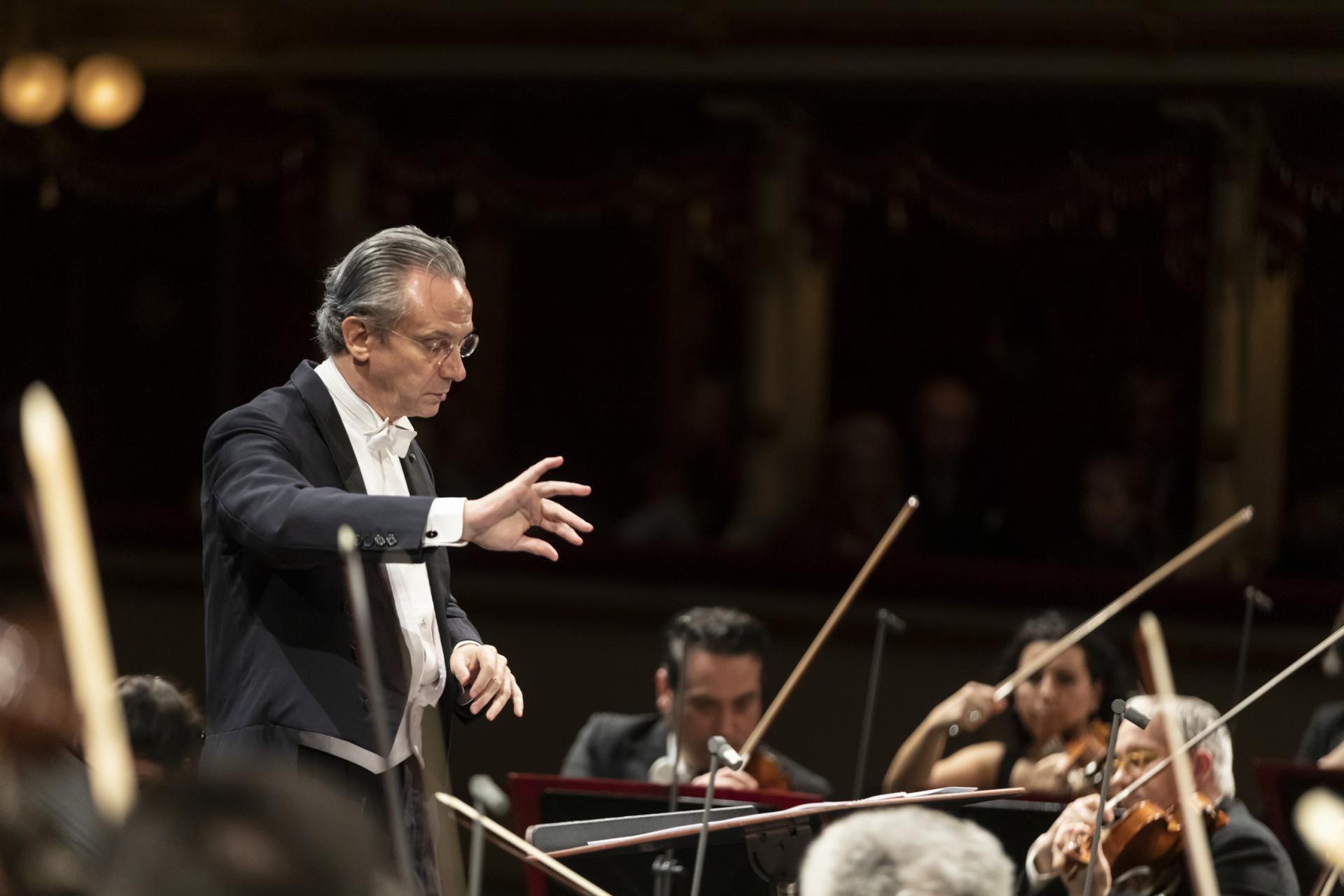 Luisi, Filarmonica della Scala (Foto Vito Lorusso) Luisi, Filarmonica della Scala (Foto Vito Lorusso)