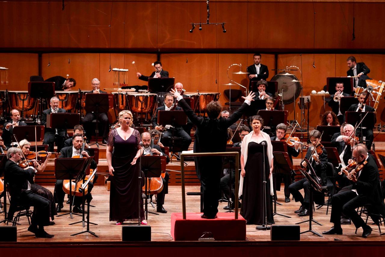Jakob Hrůša e l'Orchestra dell’Accademia Nazionale di Santa Cecilia Jakob Hrůša e l'Orchestra dell’Accademia Nazionale di Santa Cecilia