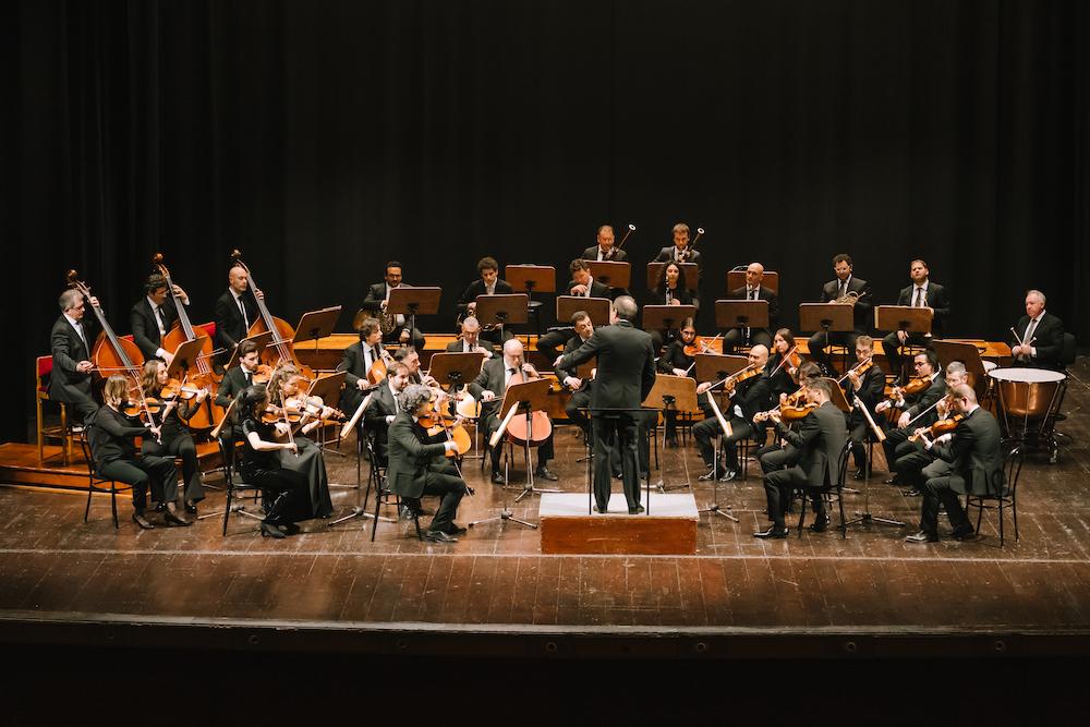 Daniele Gatti e l'Orchestra Mozart ( Foto Marilena Imbrescia) Daniele Gatti e l'Orchestra Mozart ( Foto Marilena Imbrescia)