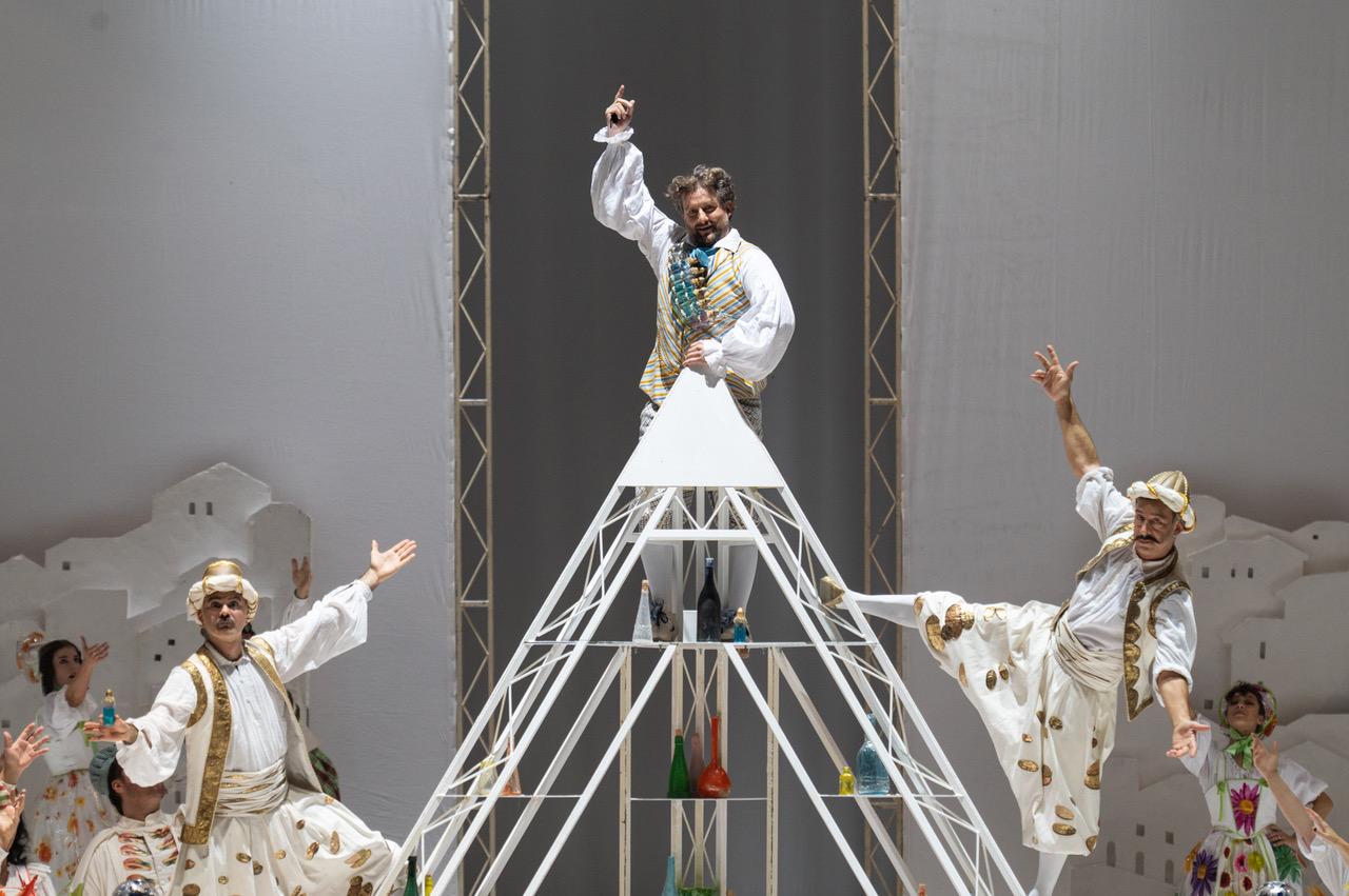 L'elisir d'amore (Foto Fabrizio Sansoni) L'elisir d'amore (Foto Fabrizio Sansoni)