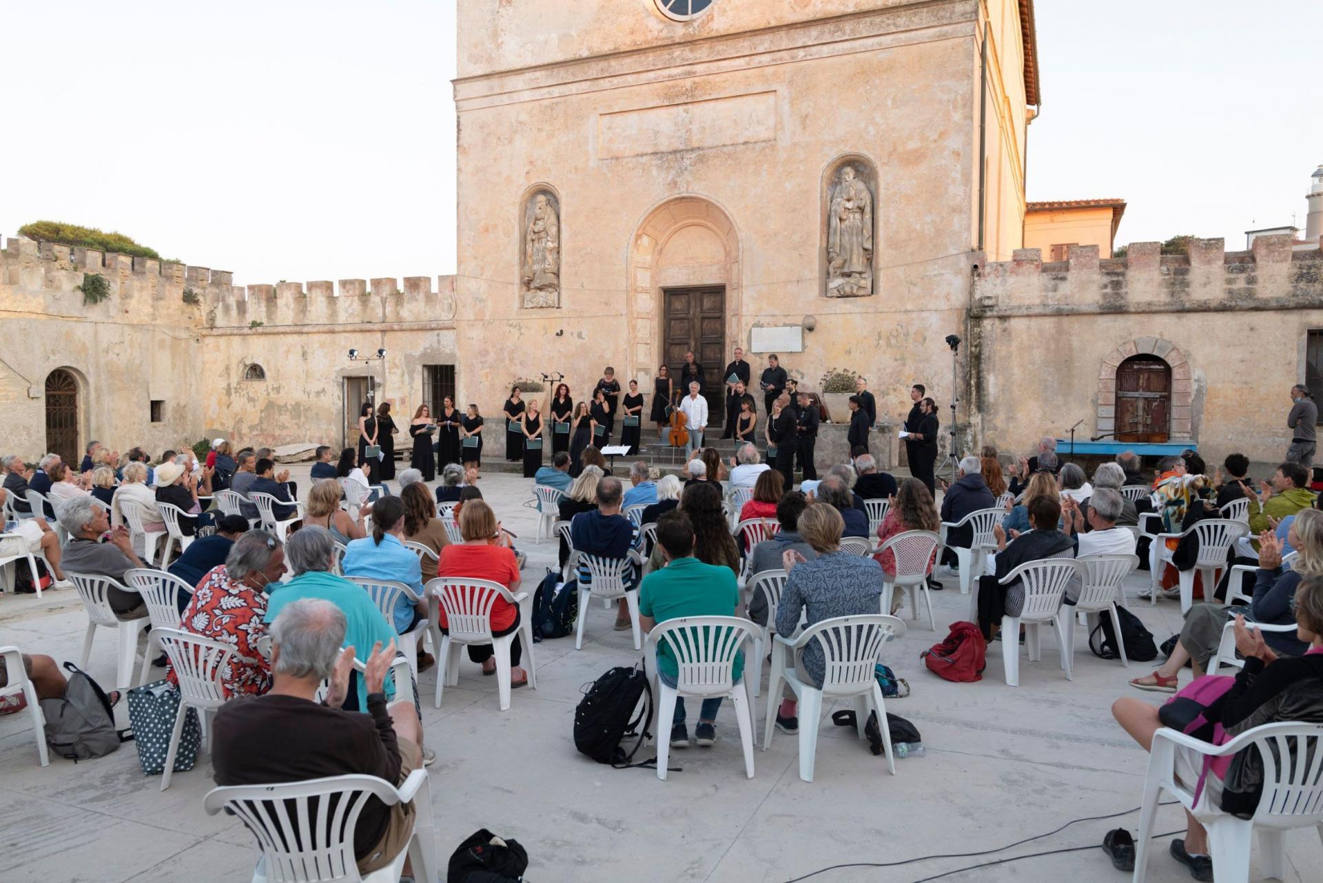 Mario Brunello e Coro Friuli Venenzia Giulia - Pianosa (foto Andrea Messana)