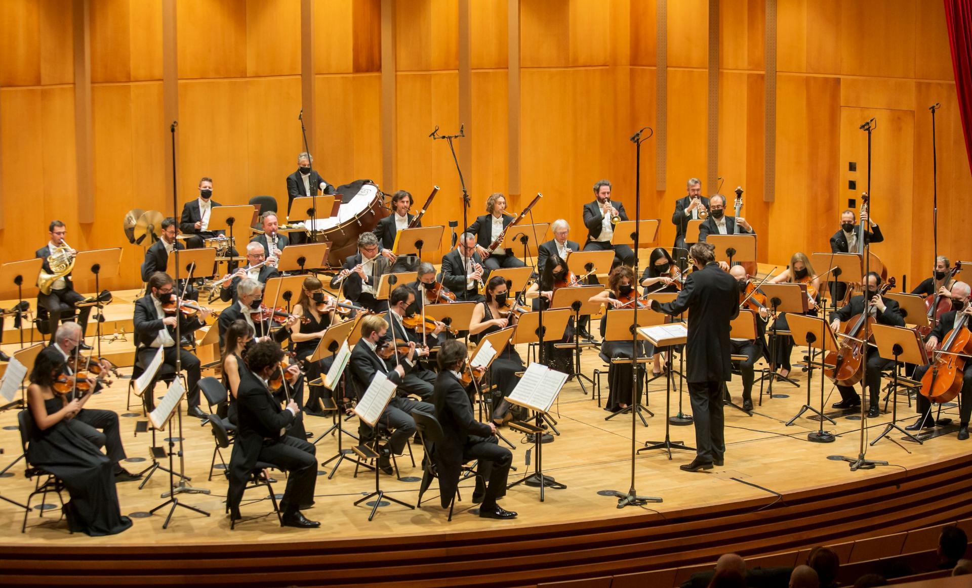 Orchestra Haydn diretta da Michal Nesterowicz (foto Fondazione Haydn)