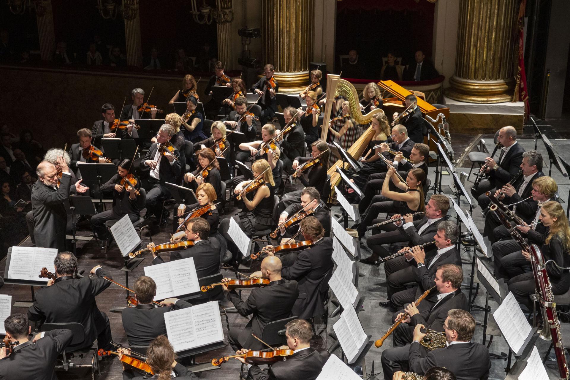 Valery Gergiev e l'Orchestra del Teatro Mariinsky di San Pietroburgo (Foto L. Romano) 
