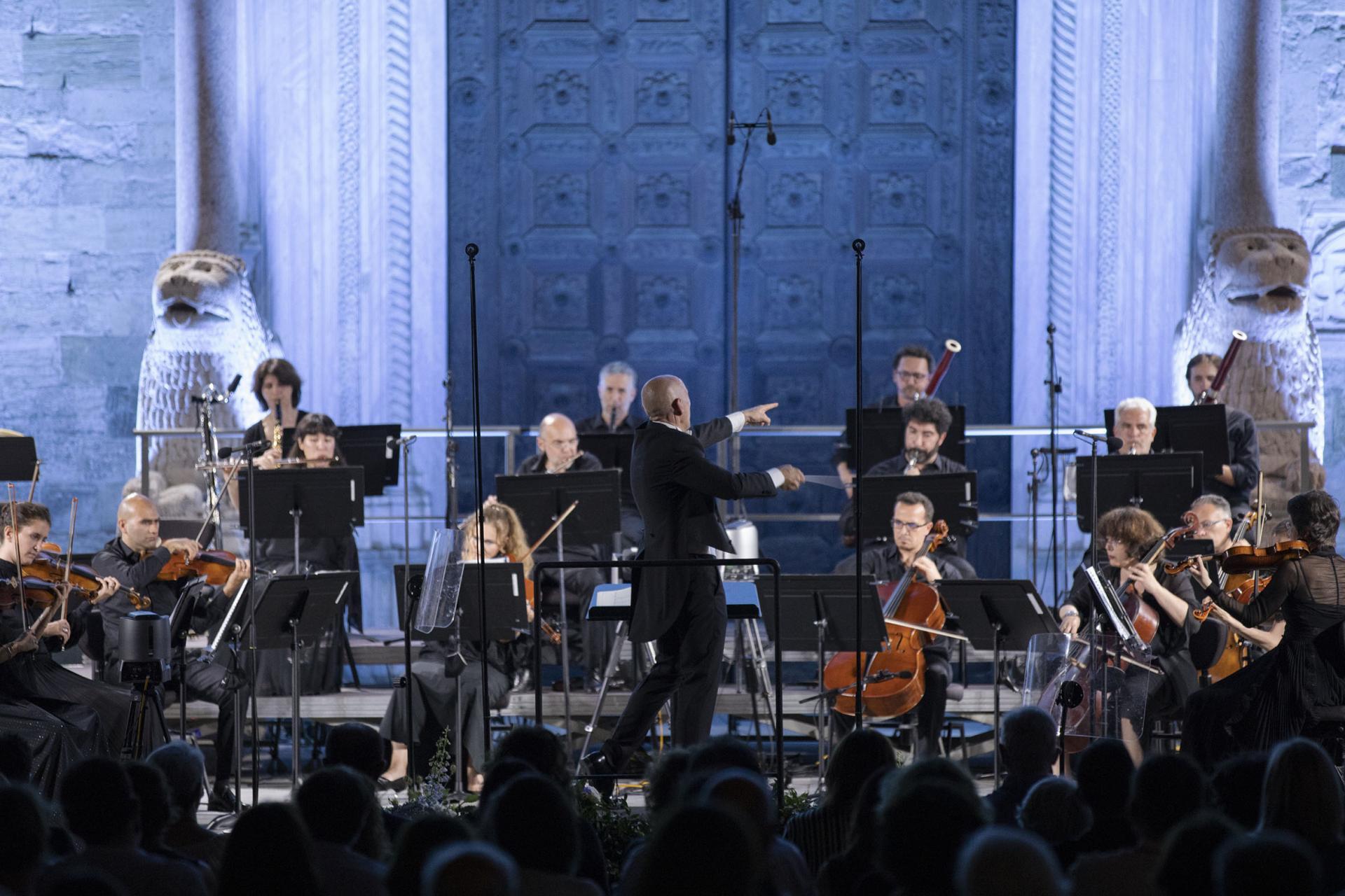 La Filarmonica Toscanini con Enrico Onofri 