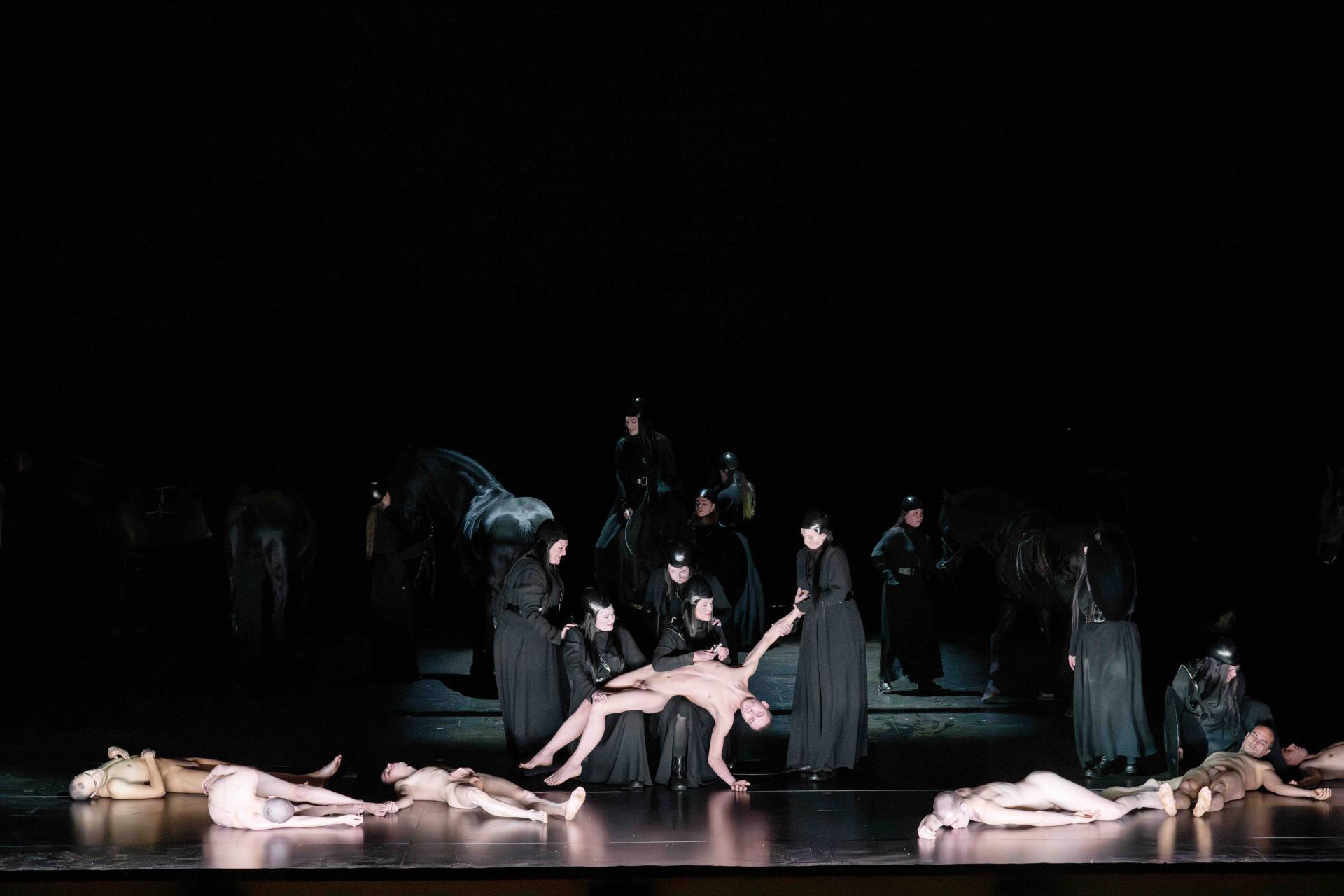 Die Walküre (Foto Monika Rittershaus) Die Walküre (Foto Monika Rittershaus)