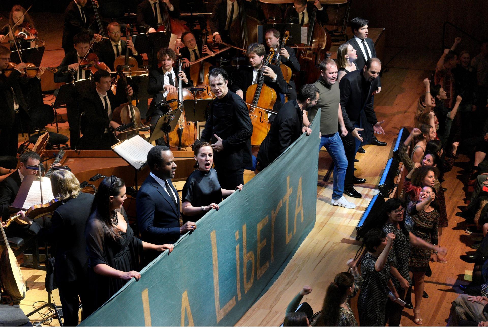 Currentzis a Lucerna (Foto Peter Fischli)