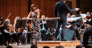 Viktorija Mullova - Kristjan Järvi - Filarmonica Arturo Toscanini (foto Luca Pezzani)